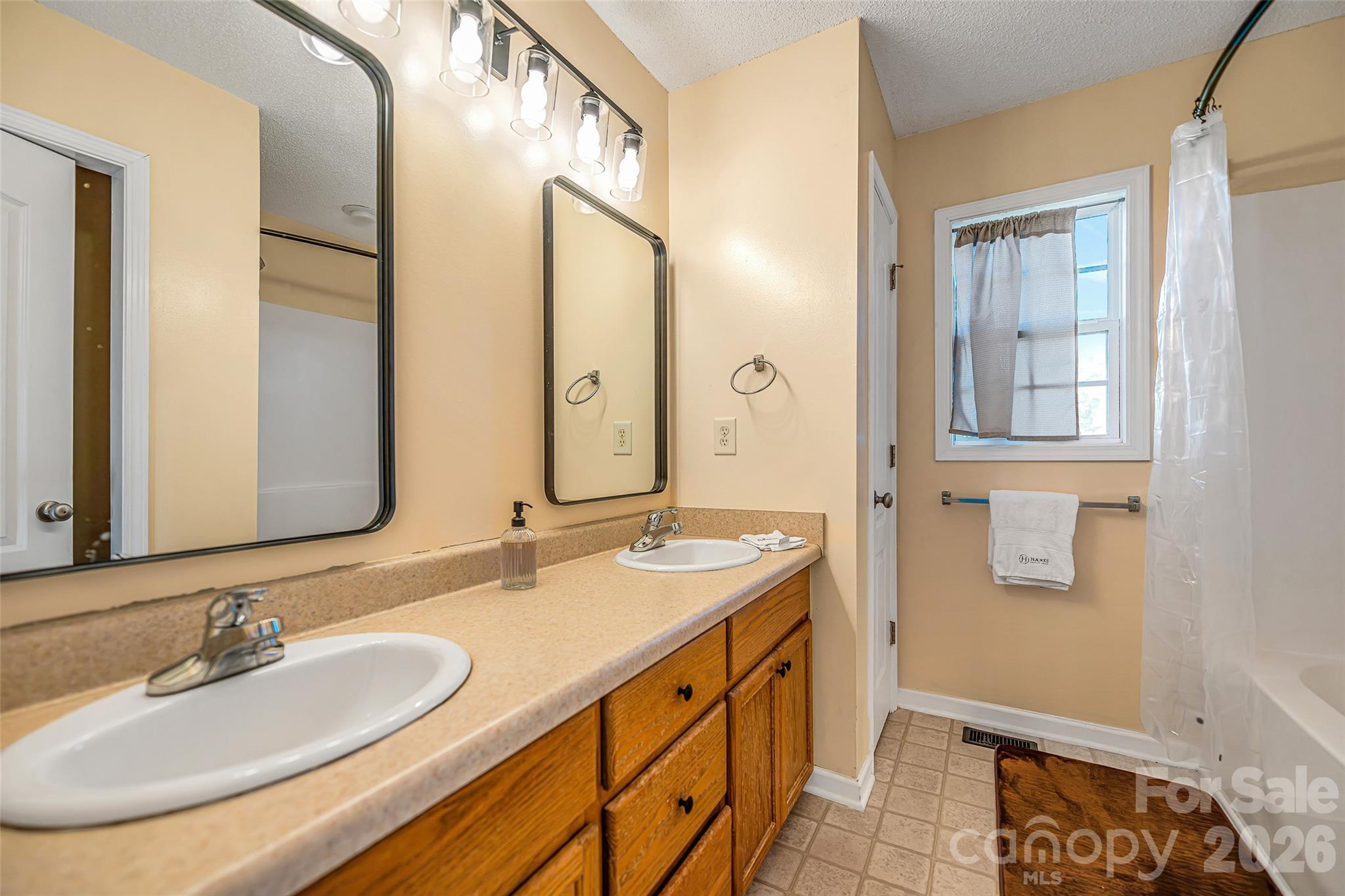 158 Autumn Woods Drive — Kings Mountain