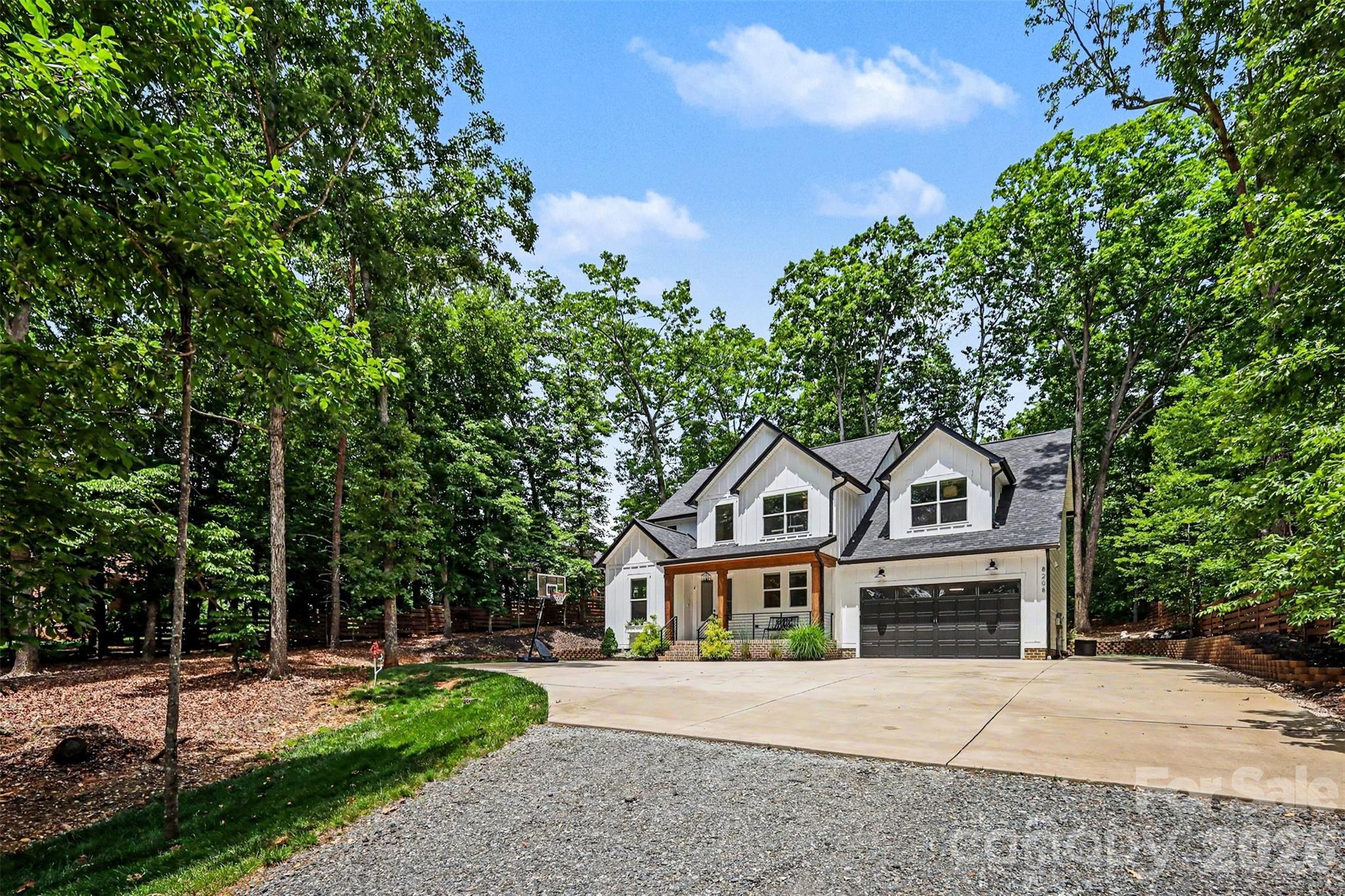 8208 New Town Road — Waxhaw