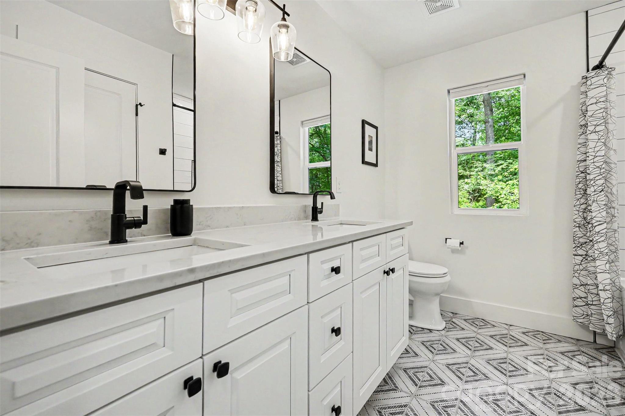 8208 New Town Road — Waxhaw