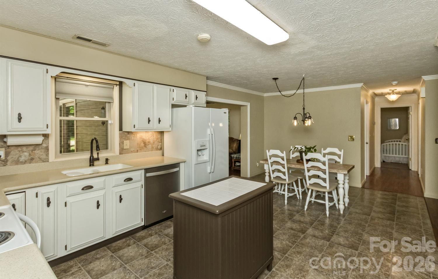 29 S Greenwood Forest Drive — Etowah