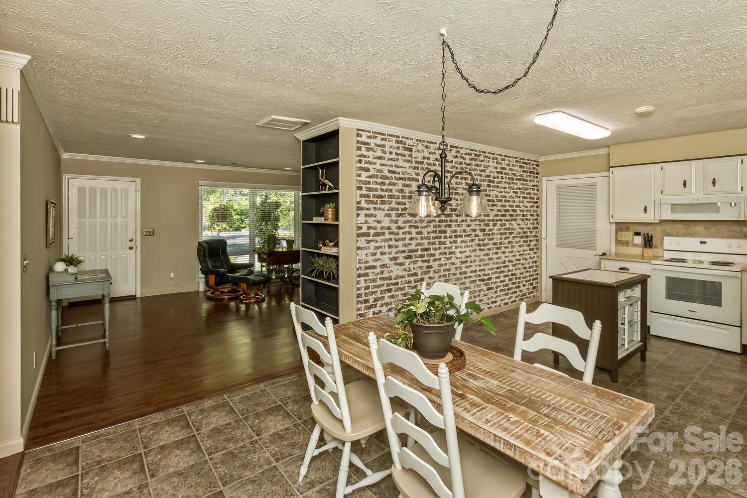 29 S Greenwood Forest Drive — Etowah
