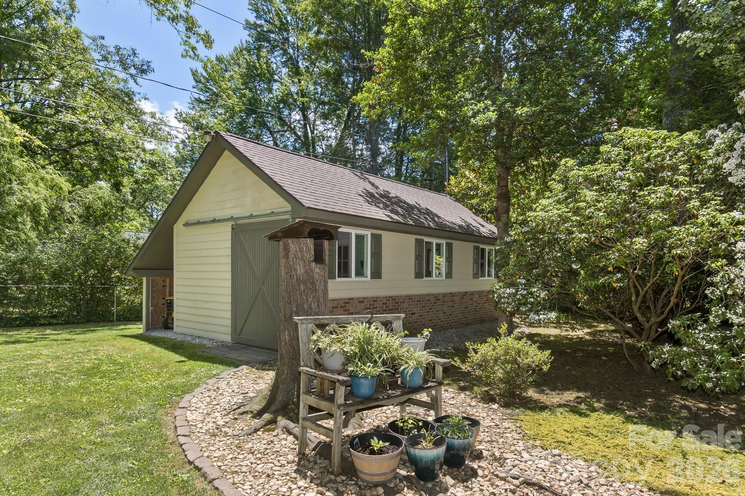 29 S Greenwood Forest Drive — Etowah
