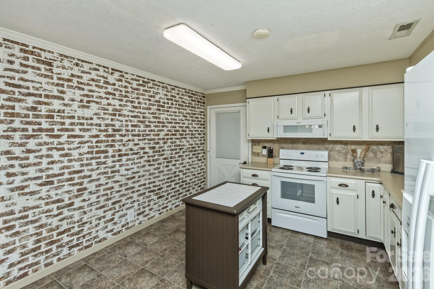 29 S Greenwood Forest Drive — Etowah