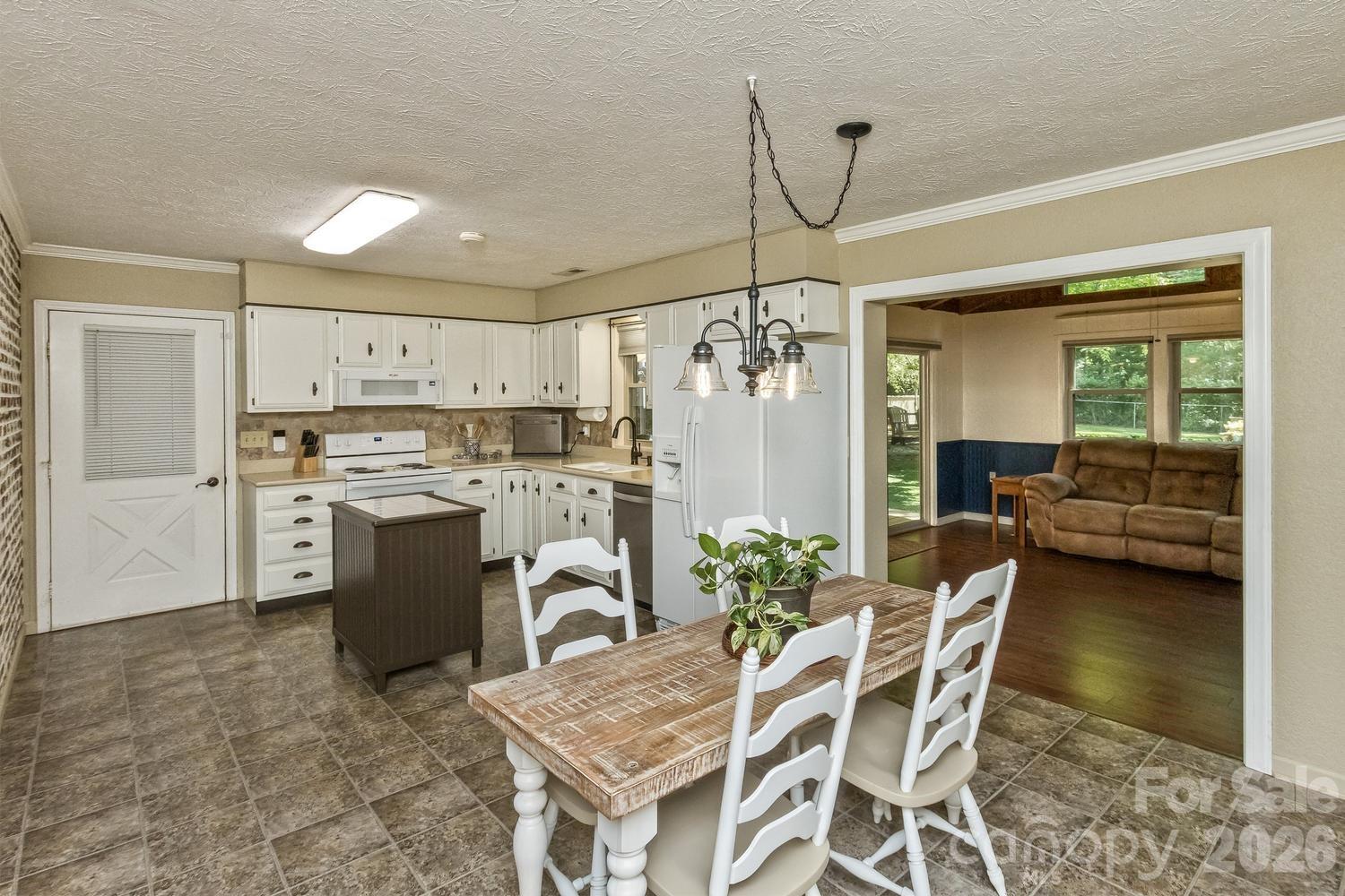 29 S Greenwood Forest Drive — Etowah