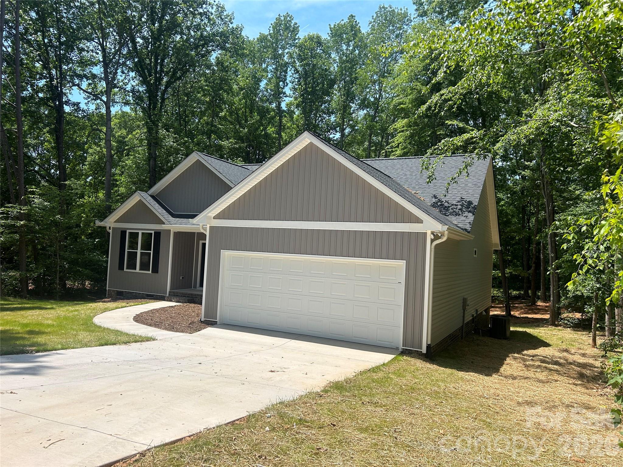 530 Oakwood Circle — Lexington