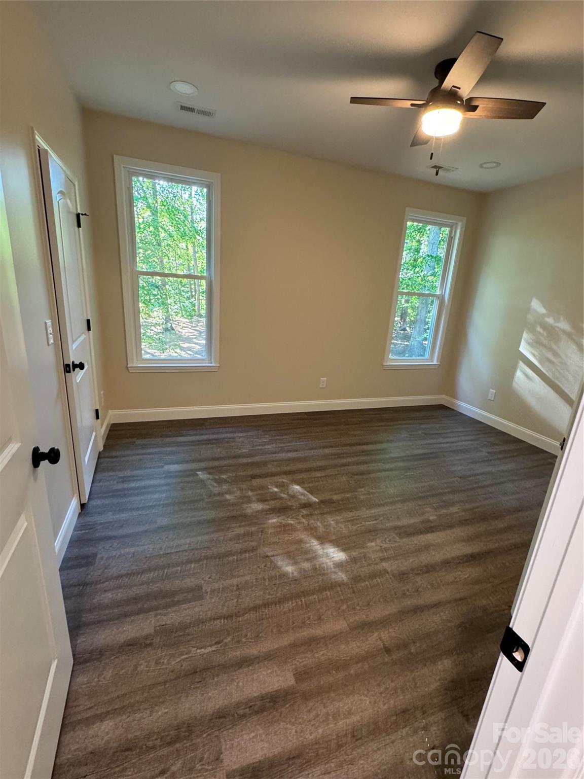 530 Oakwood Circle — Lexington