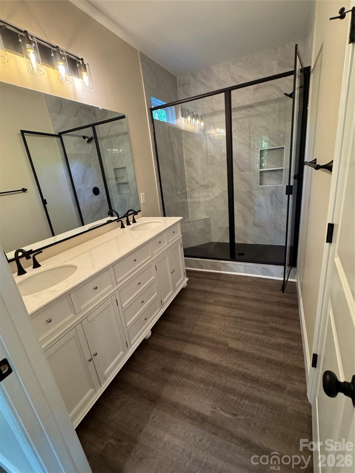 530 Oakwood Circle — Lexington