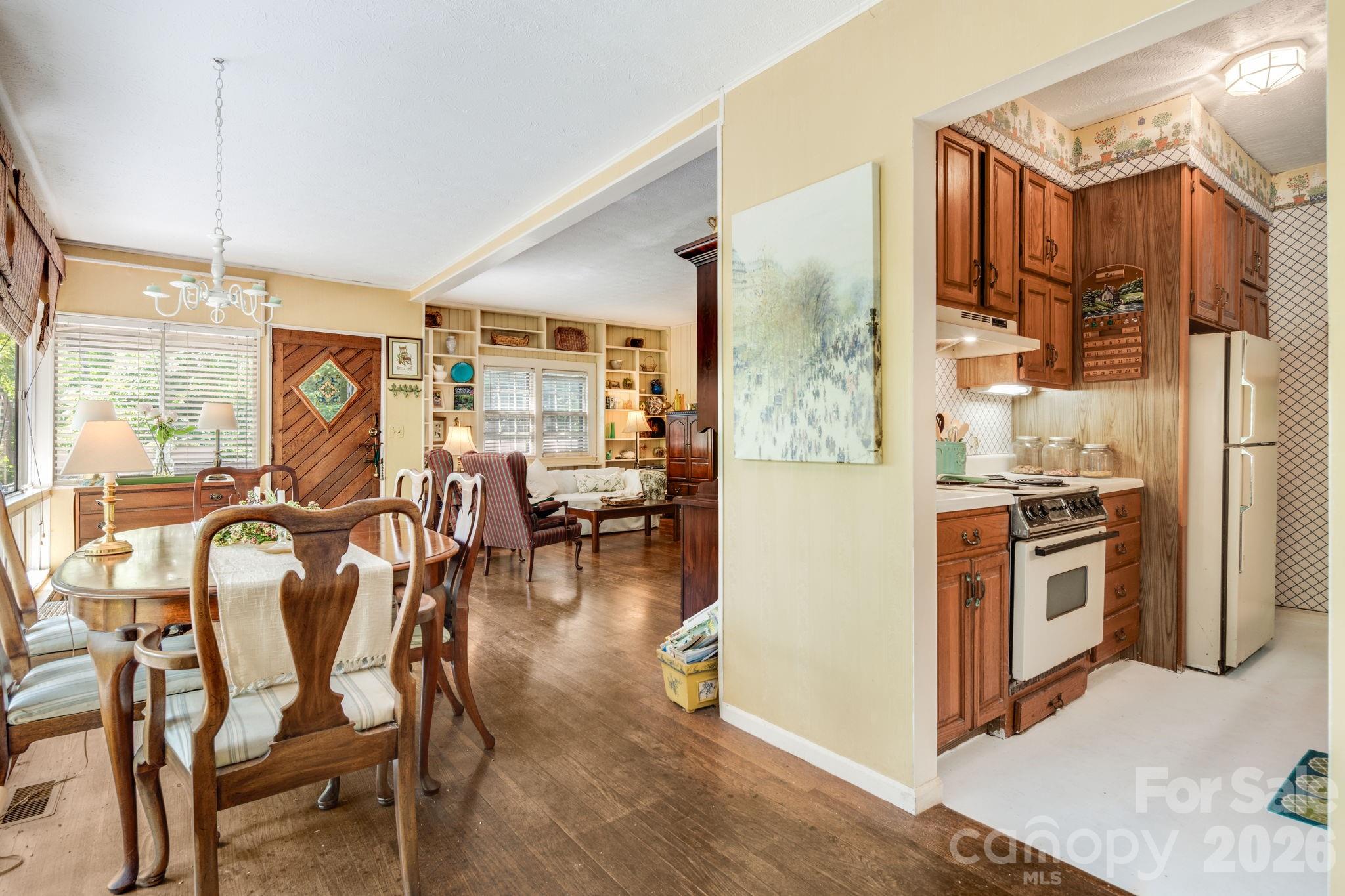 121 Ohara Circle — Hendersonville