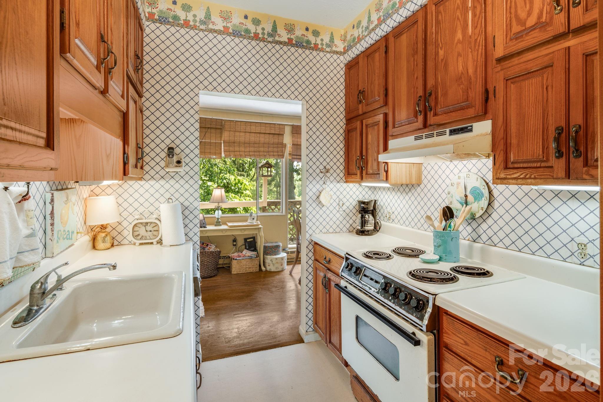 121 Ohara Circle — Hendersonville