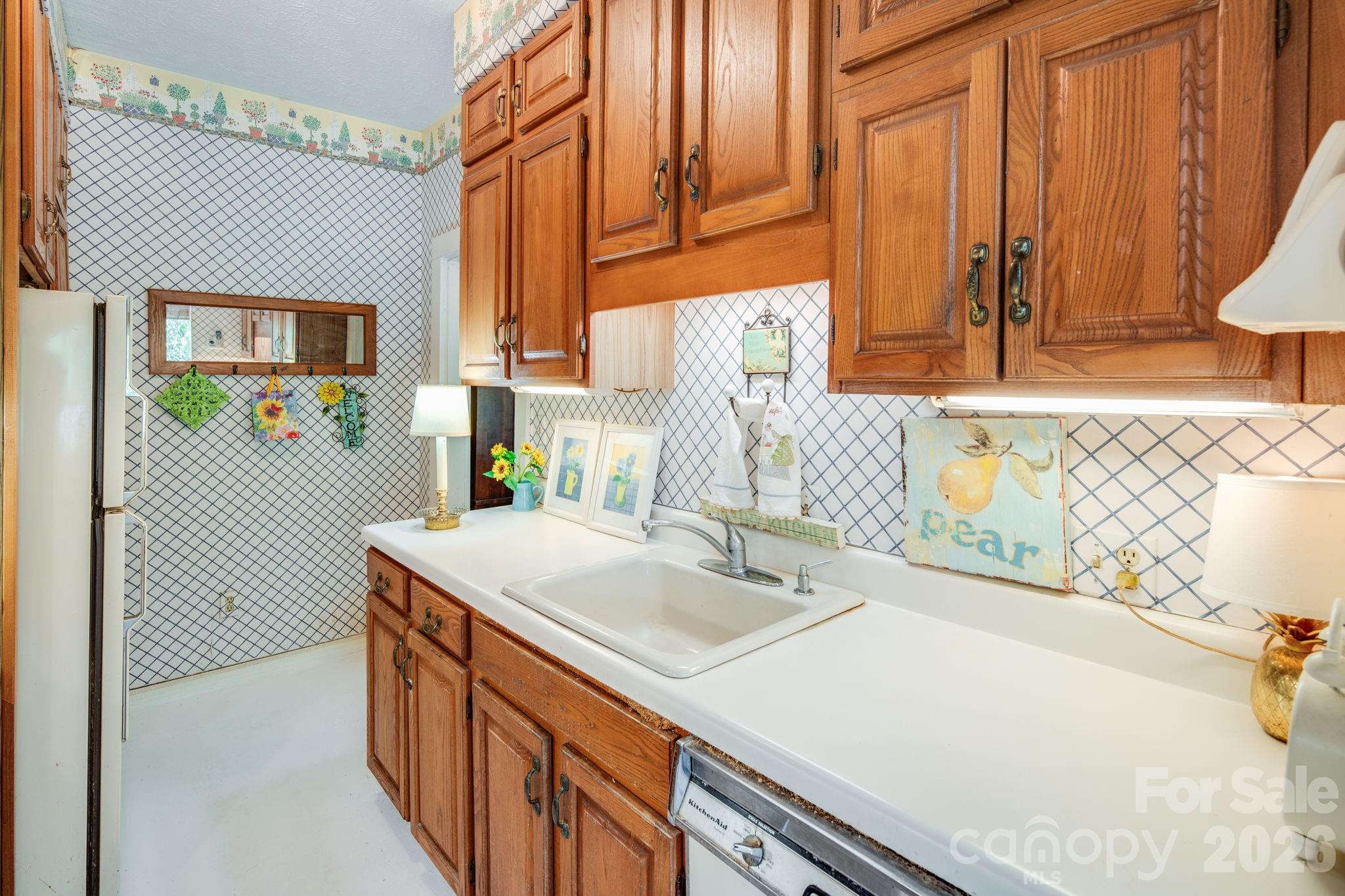 121 Ohara Circle — Hendersonville