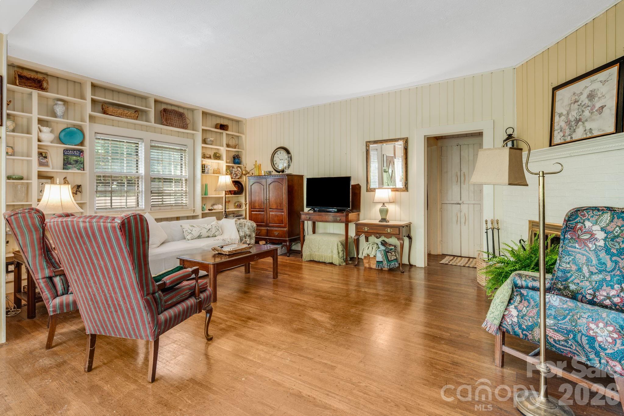 121 Ohara Circle — Hendersonville