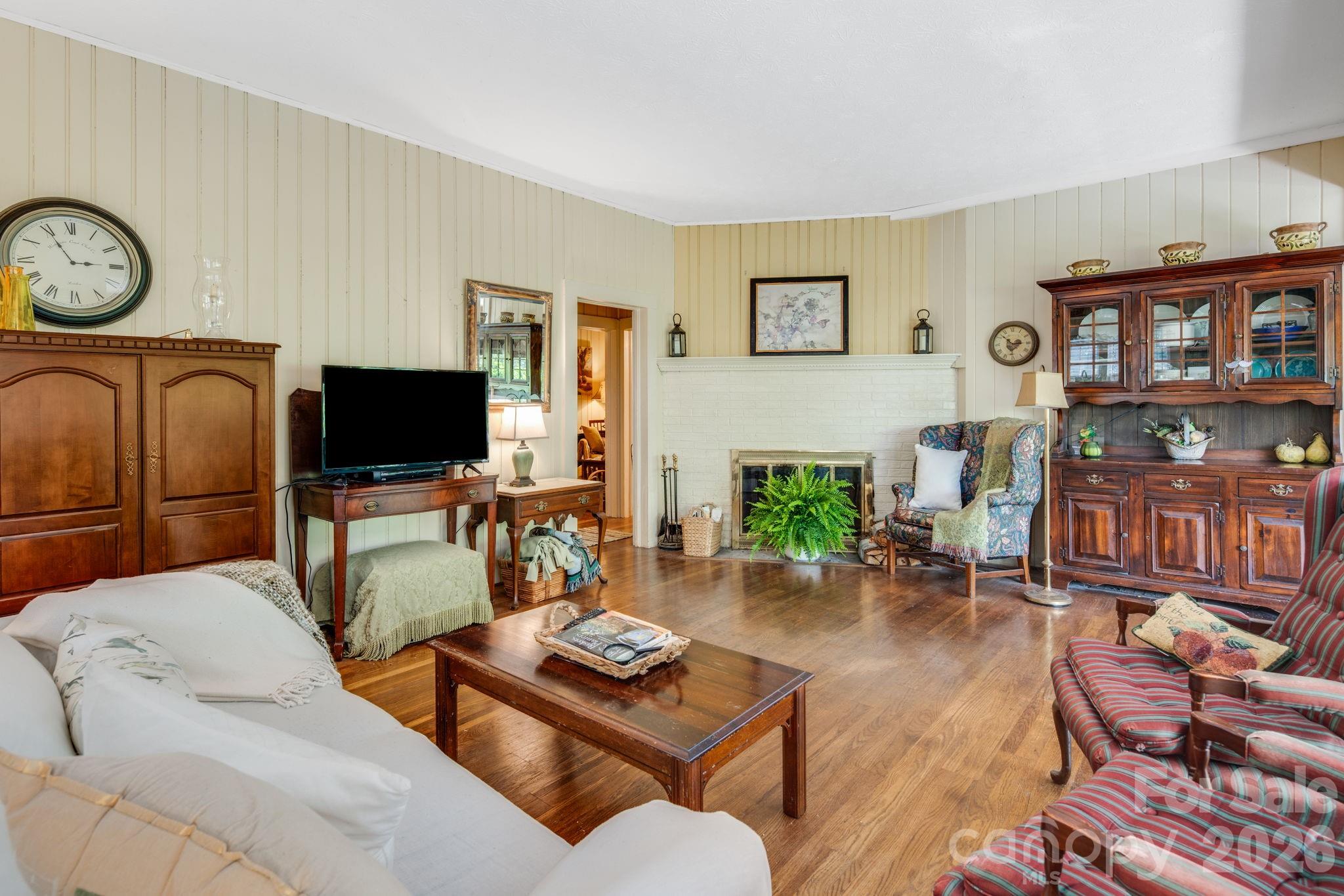 121 Ohara Circle — Hendersonville