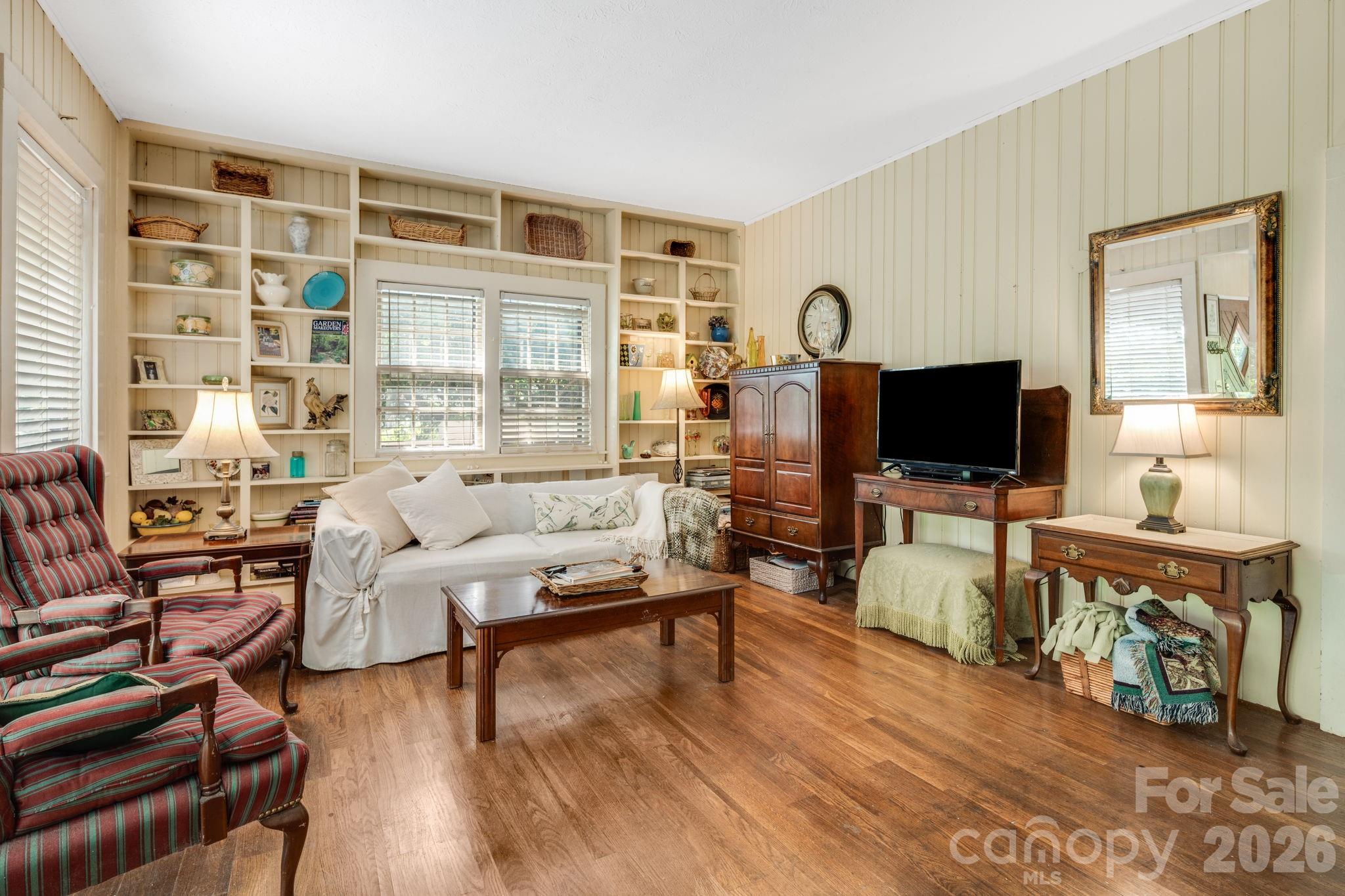 121 Ohara Circle — Hendersonville
