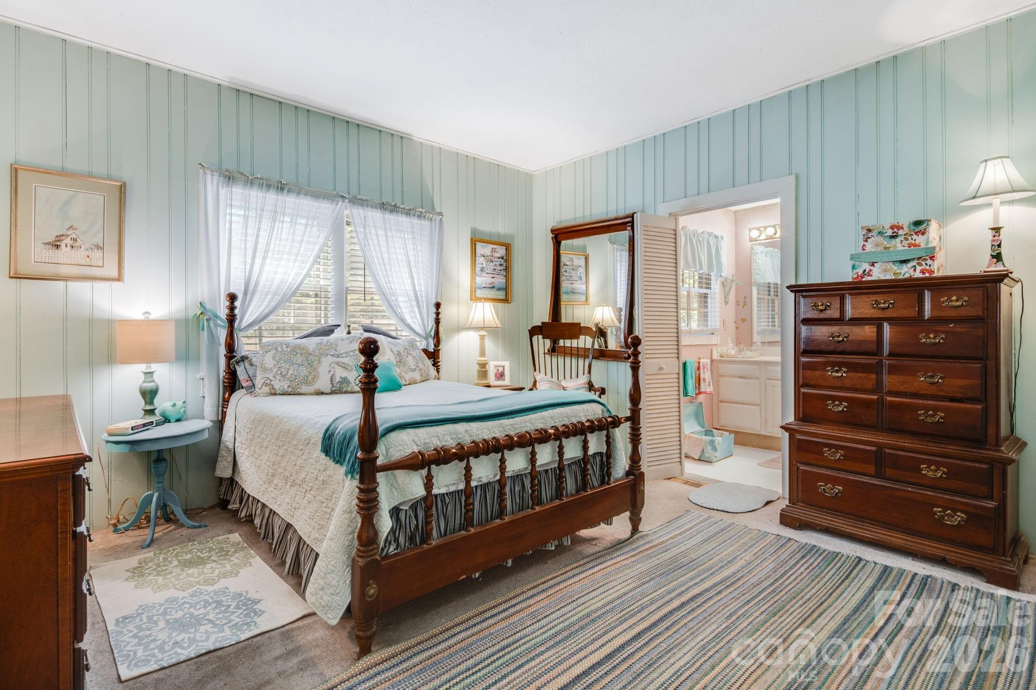 121 Ohara Circle — Hendersonville