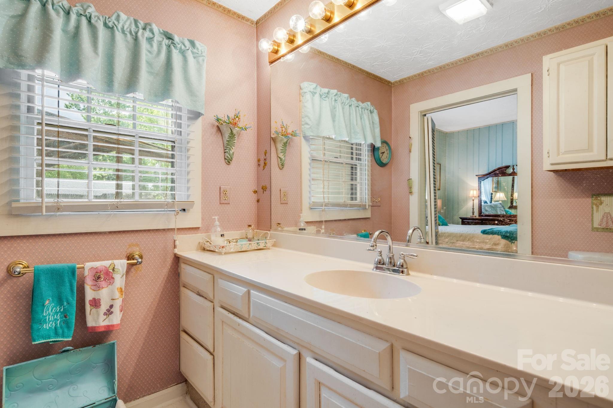 121 Ohara Circle — Hendersonville