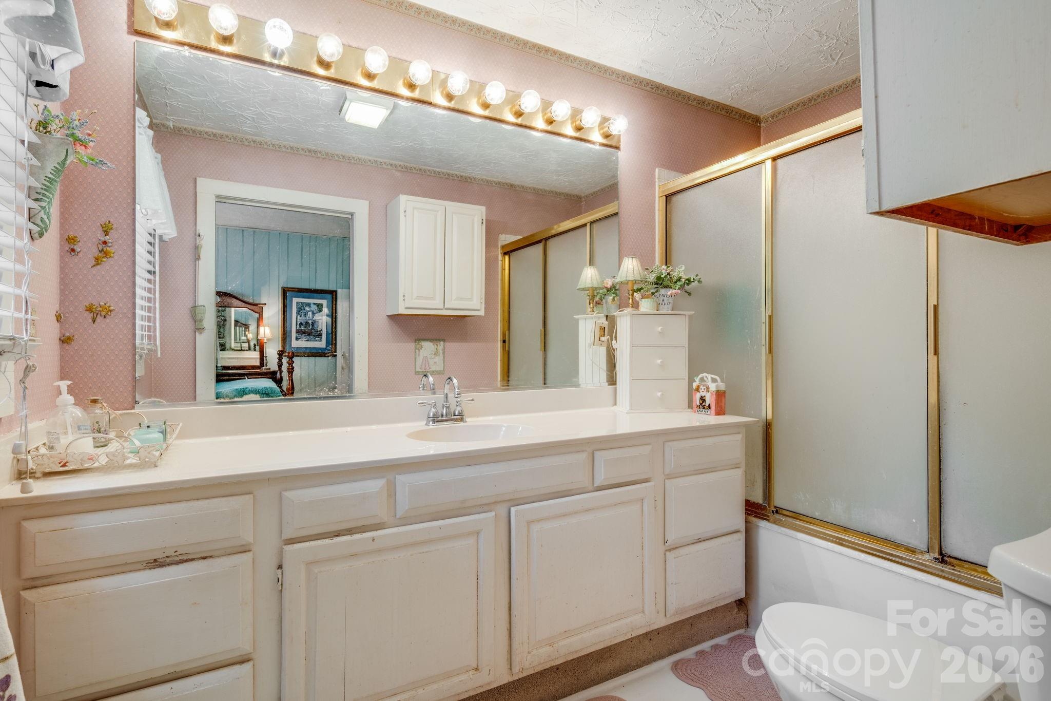 121 Ohara Circle — Hendersonville
