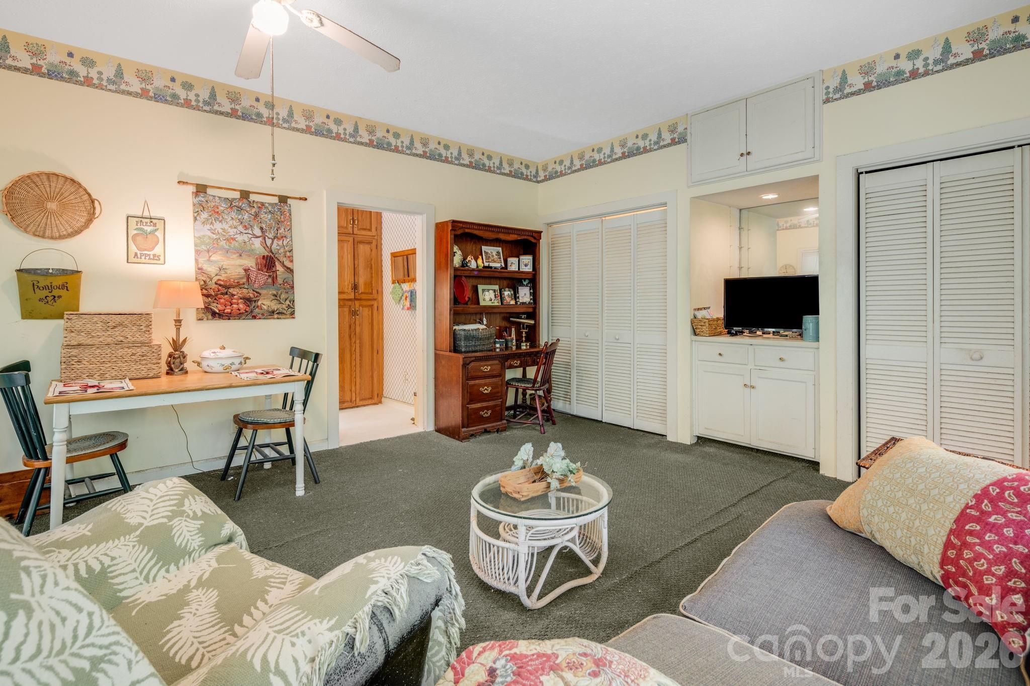 121 Ohara Circle — Hendersonville