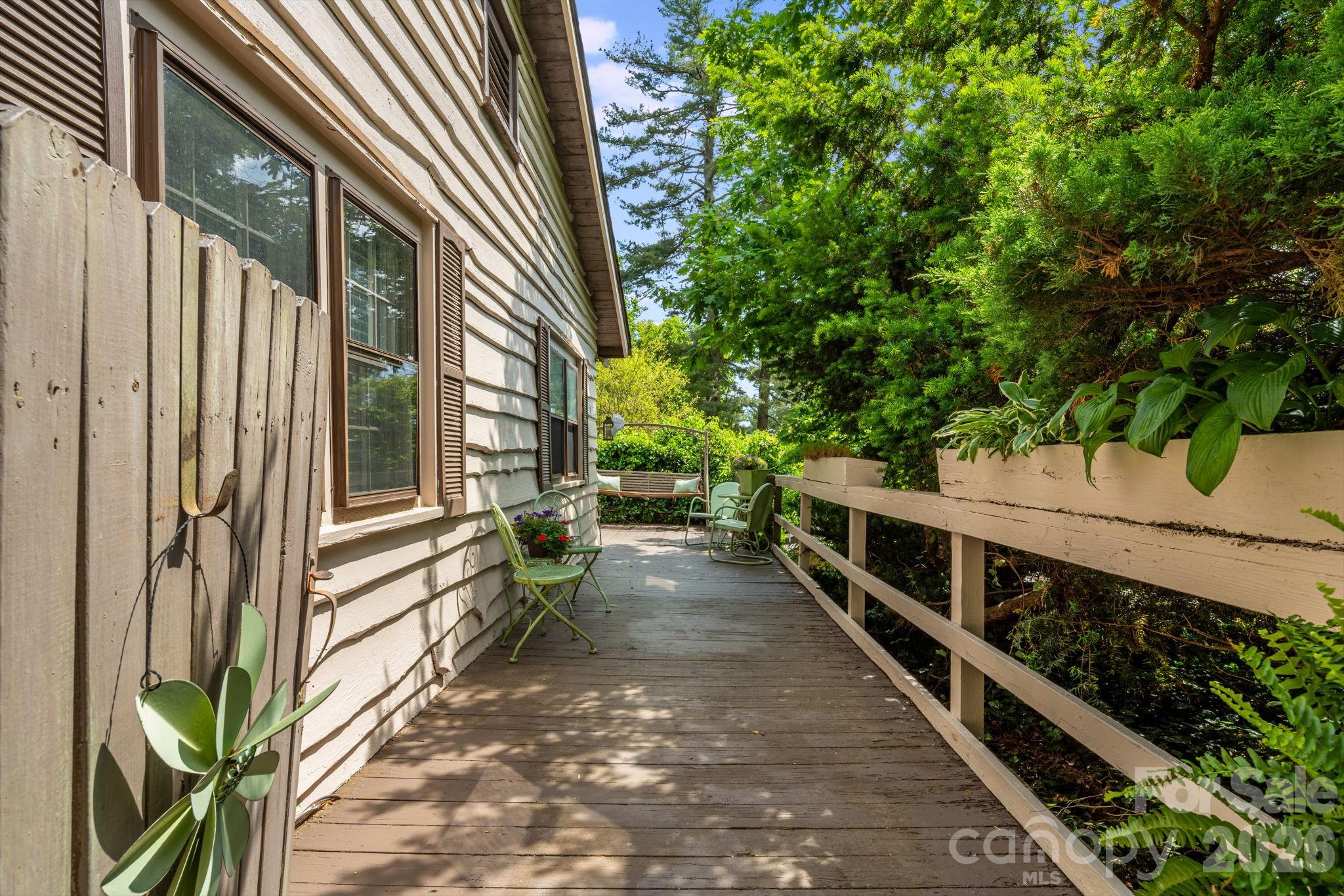 121 Ohara Circle — Hendersonville