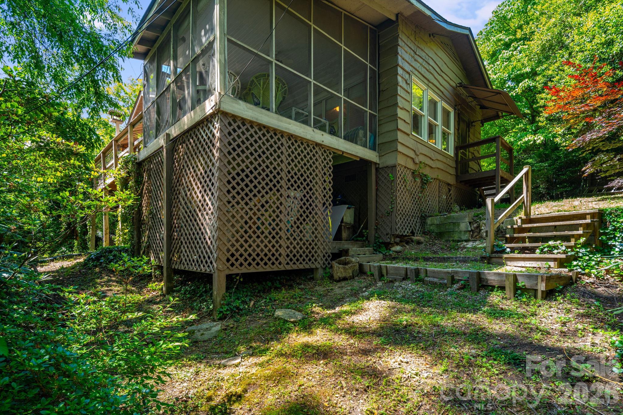 121 Ohara Circle — Hendersonville