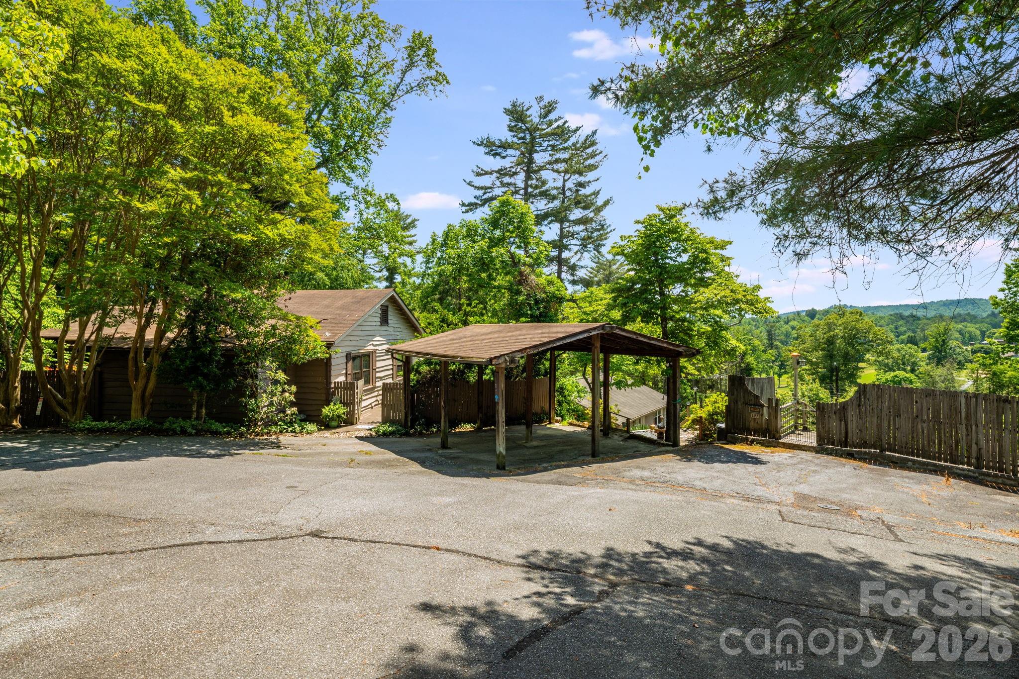 121 Ohara Circle — Hendersonville