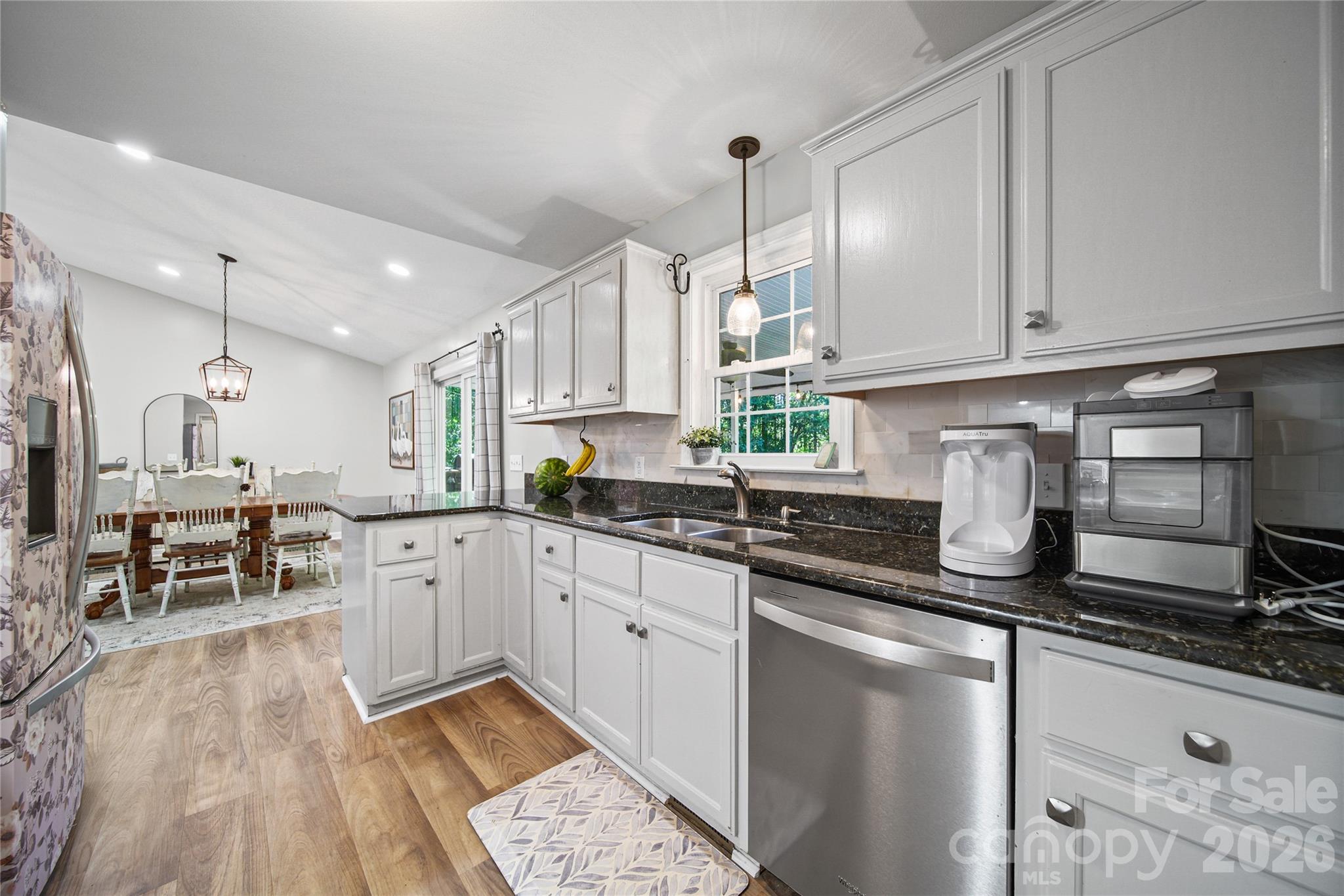 39328 Holly Ridge Road — New London