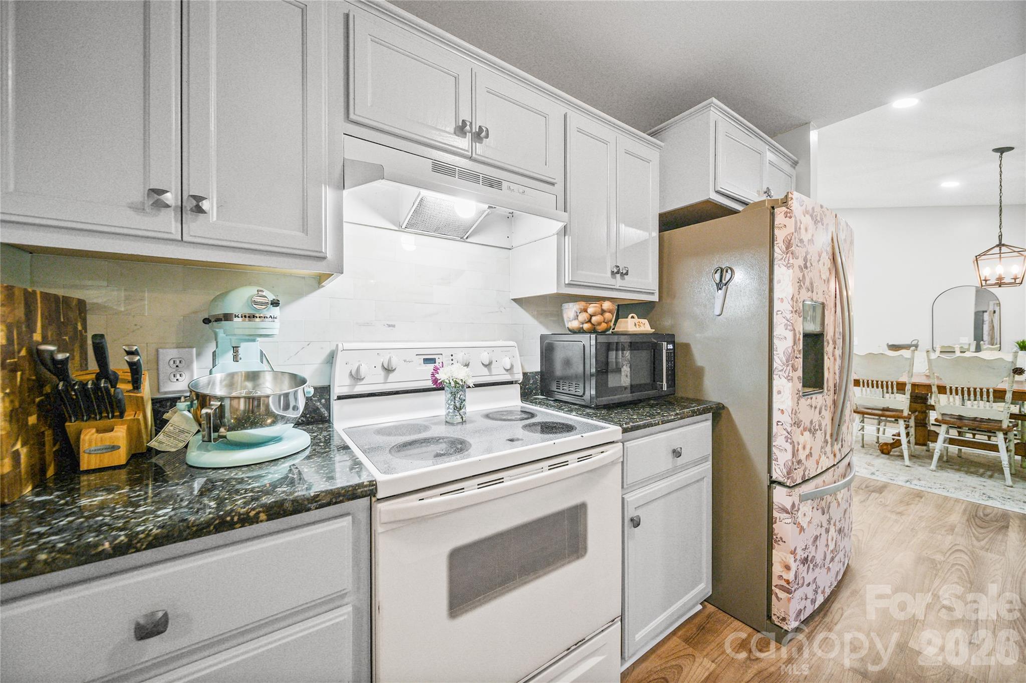 39328 Holly Ridge Road — New London