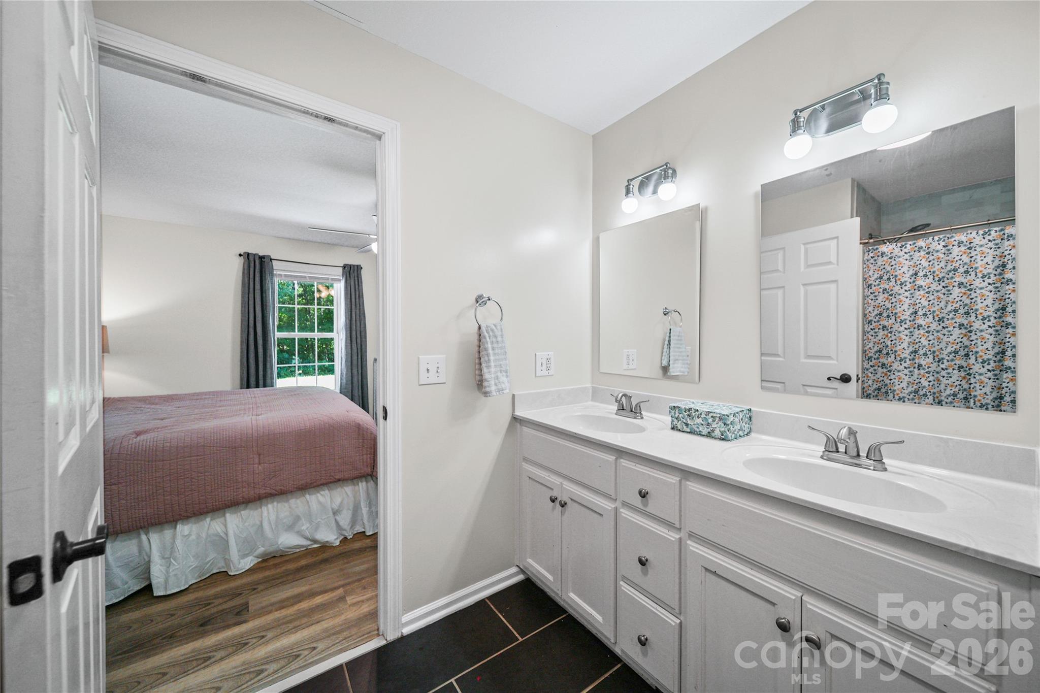 39328 Holly Ridge Road — New London