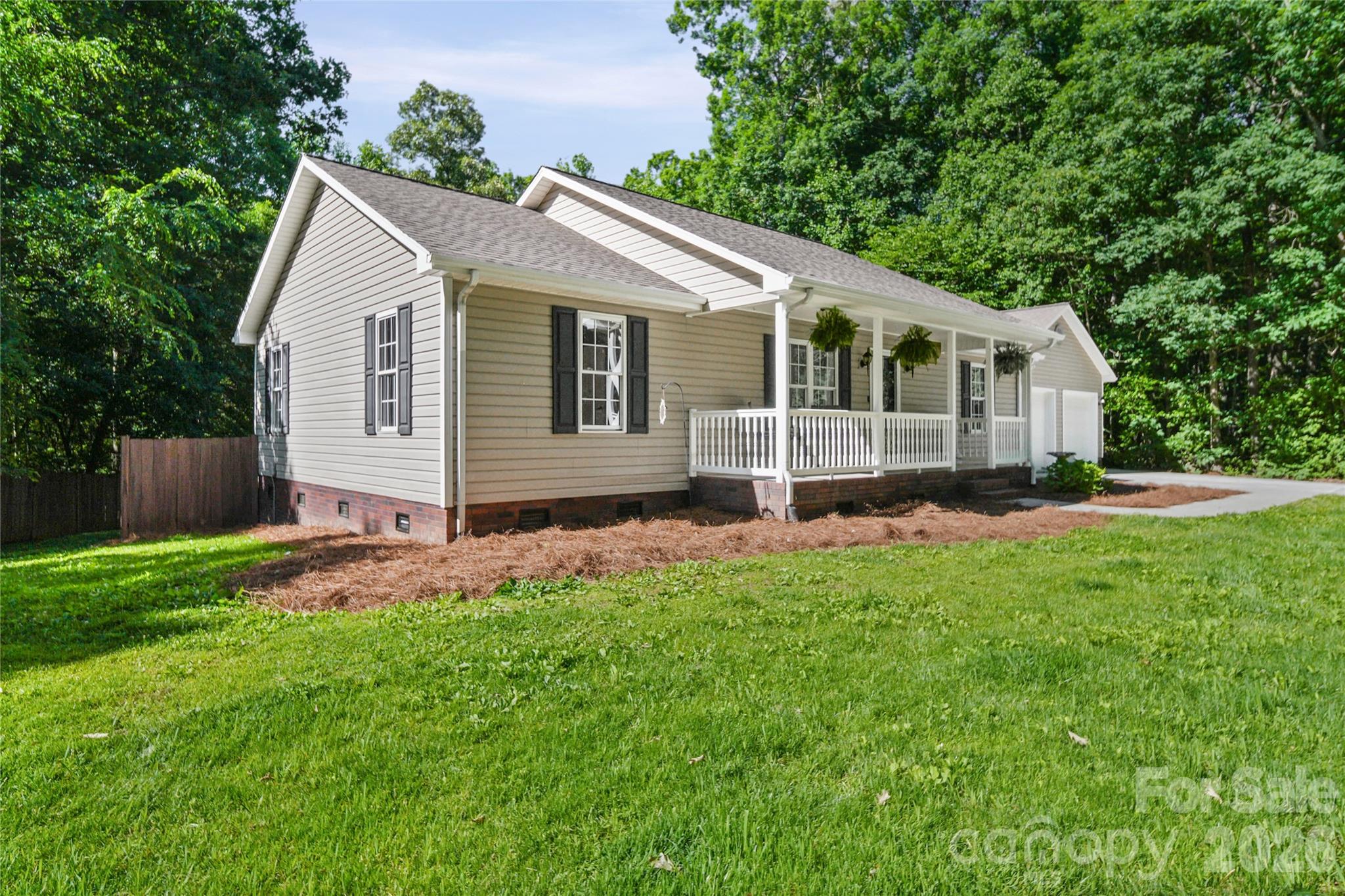 39328 Holly Ridge Road — New London