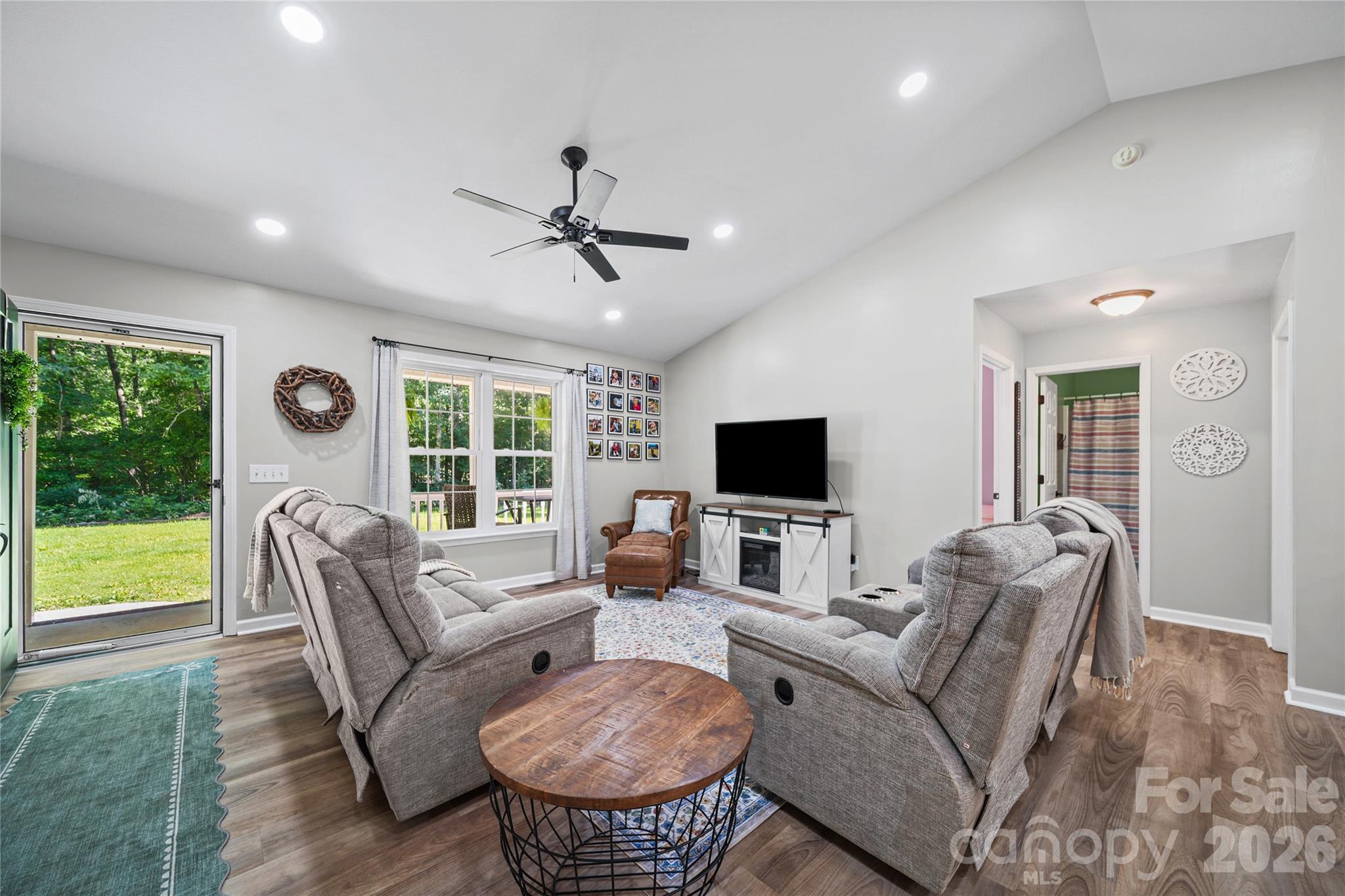 39328 Holly Ridge Road — New London