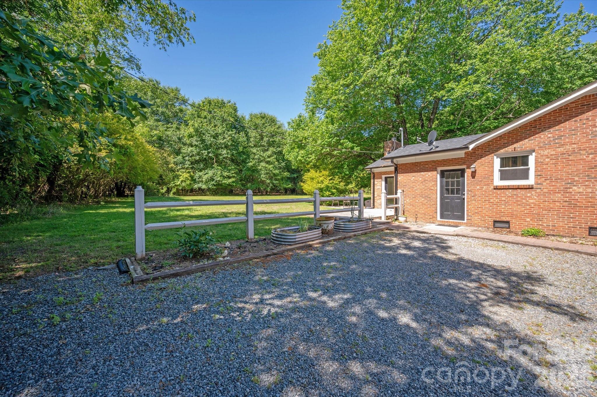 2645 Walker Road — Matthews