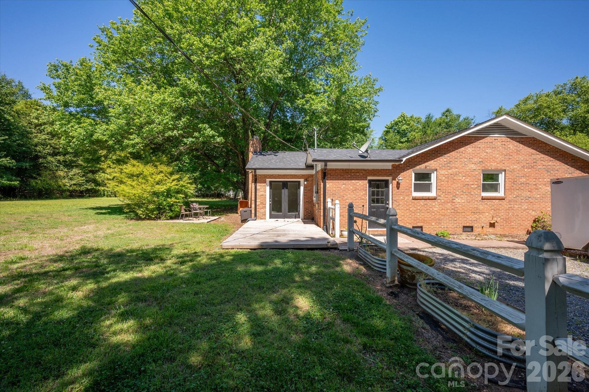 2645 Walker Road — Matthews