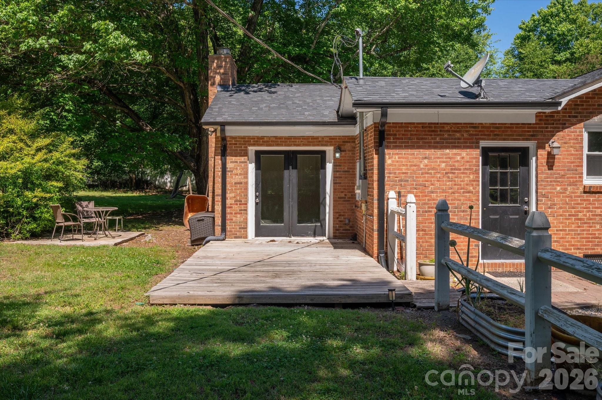 2645 Walker Road — Matthews