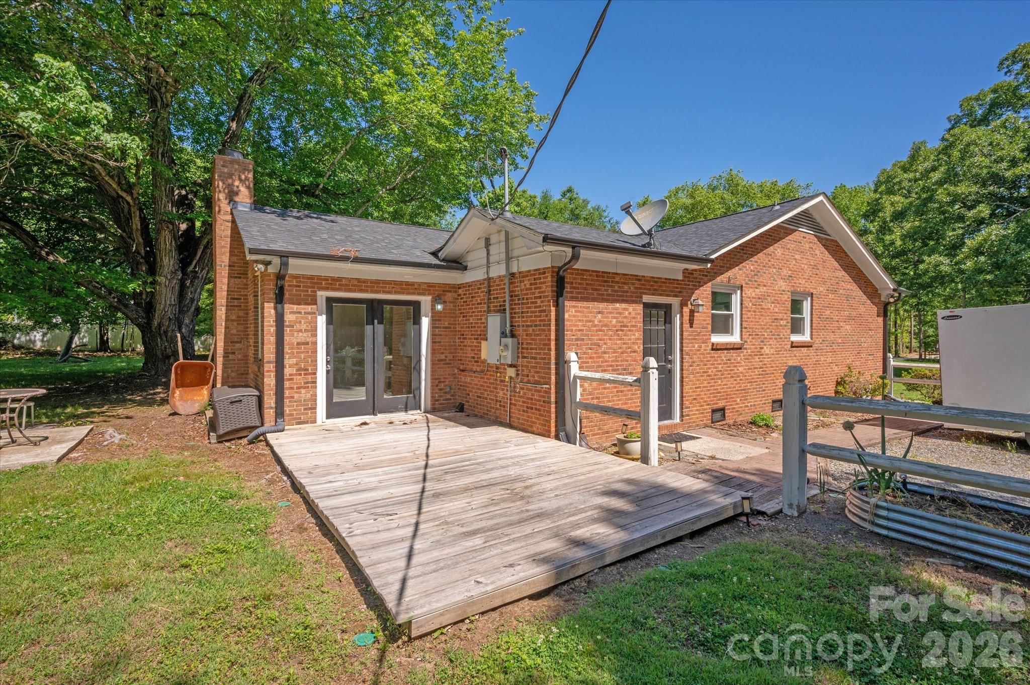 2645 Walker Road — Matthews