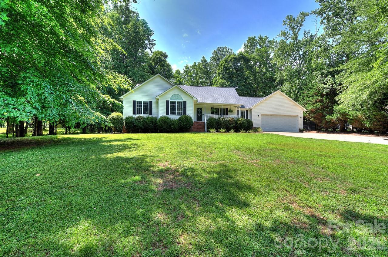 255 Tanager Drive — York