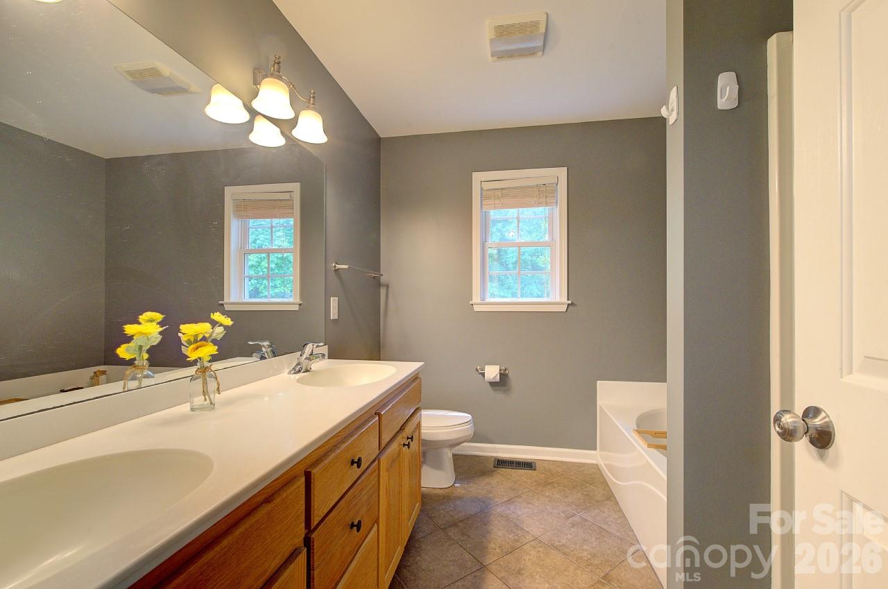 255 Tanager Drive — York