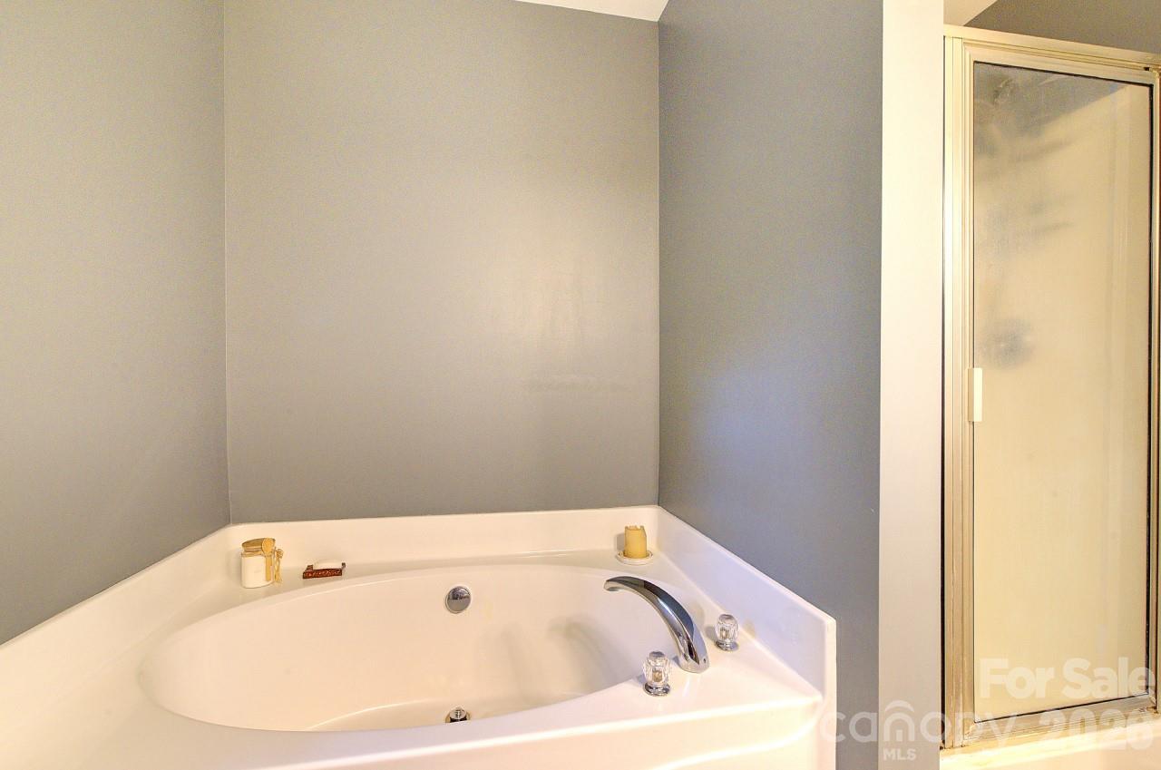 255 Tanager Drive — York