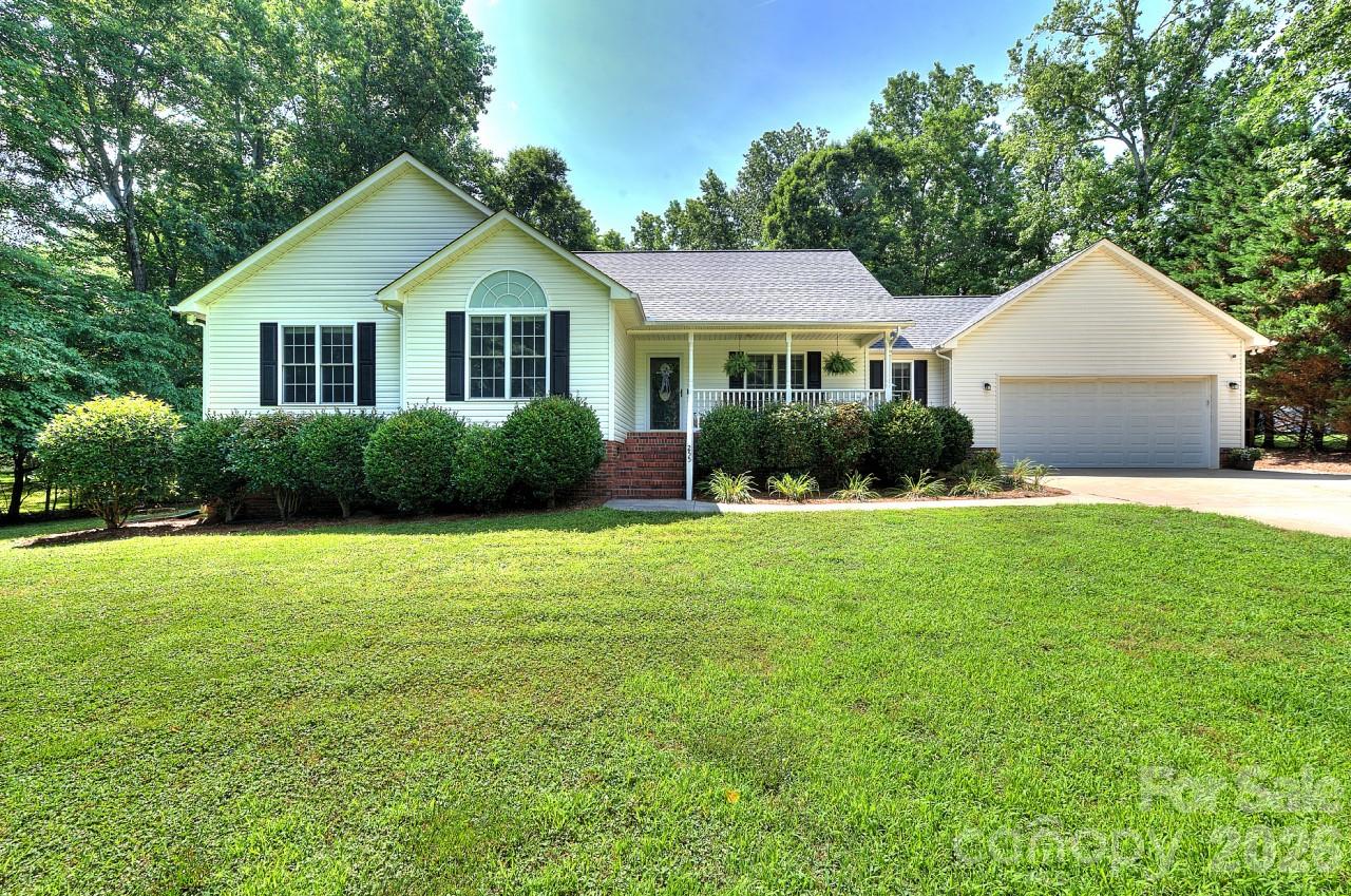 255 Tanager Drive — York