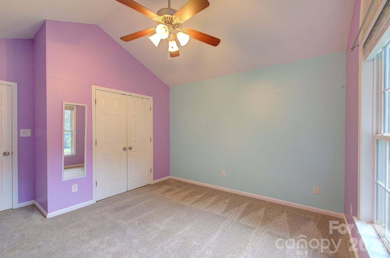 255 Tanager Drive — York