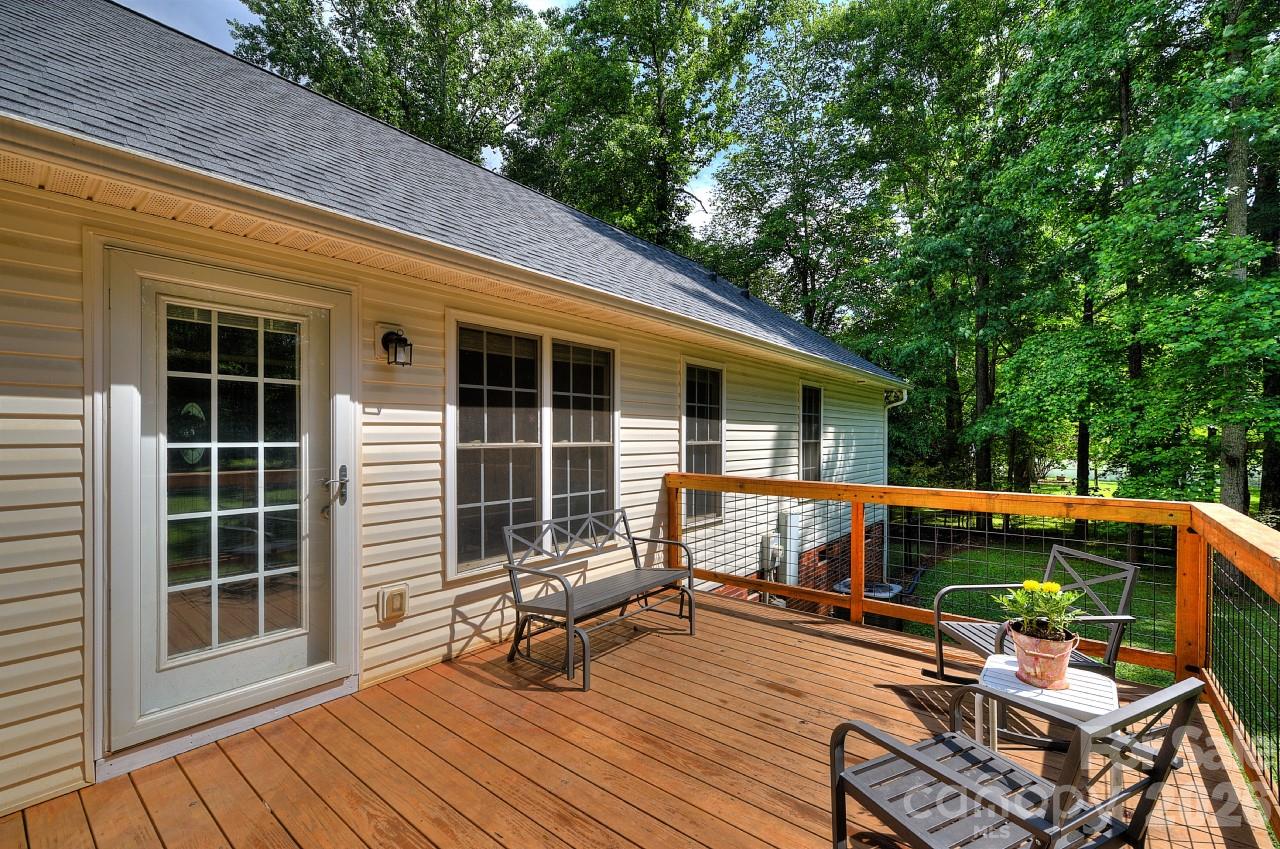 255 Tanager Drive — York