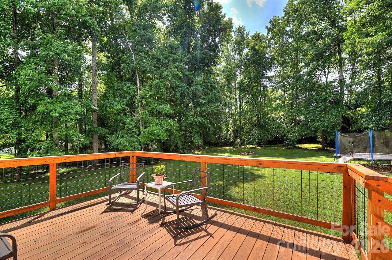 255 Tanager Drive — York