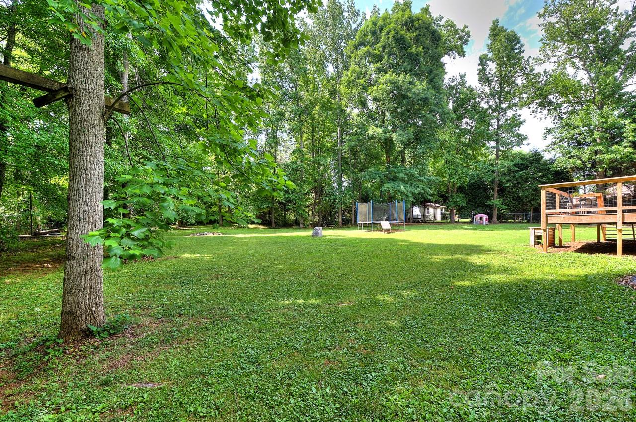 255 Tanager Drive — York