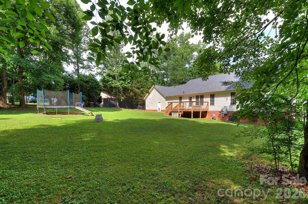 255 Tanager Drive — York
