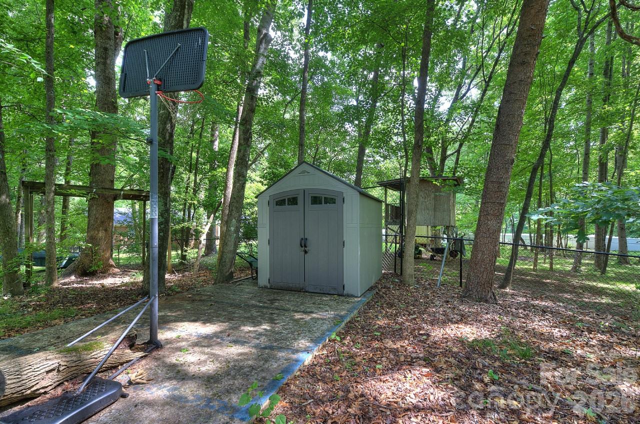 255 Tanager Drive — York
