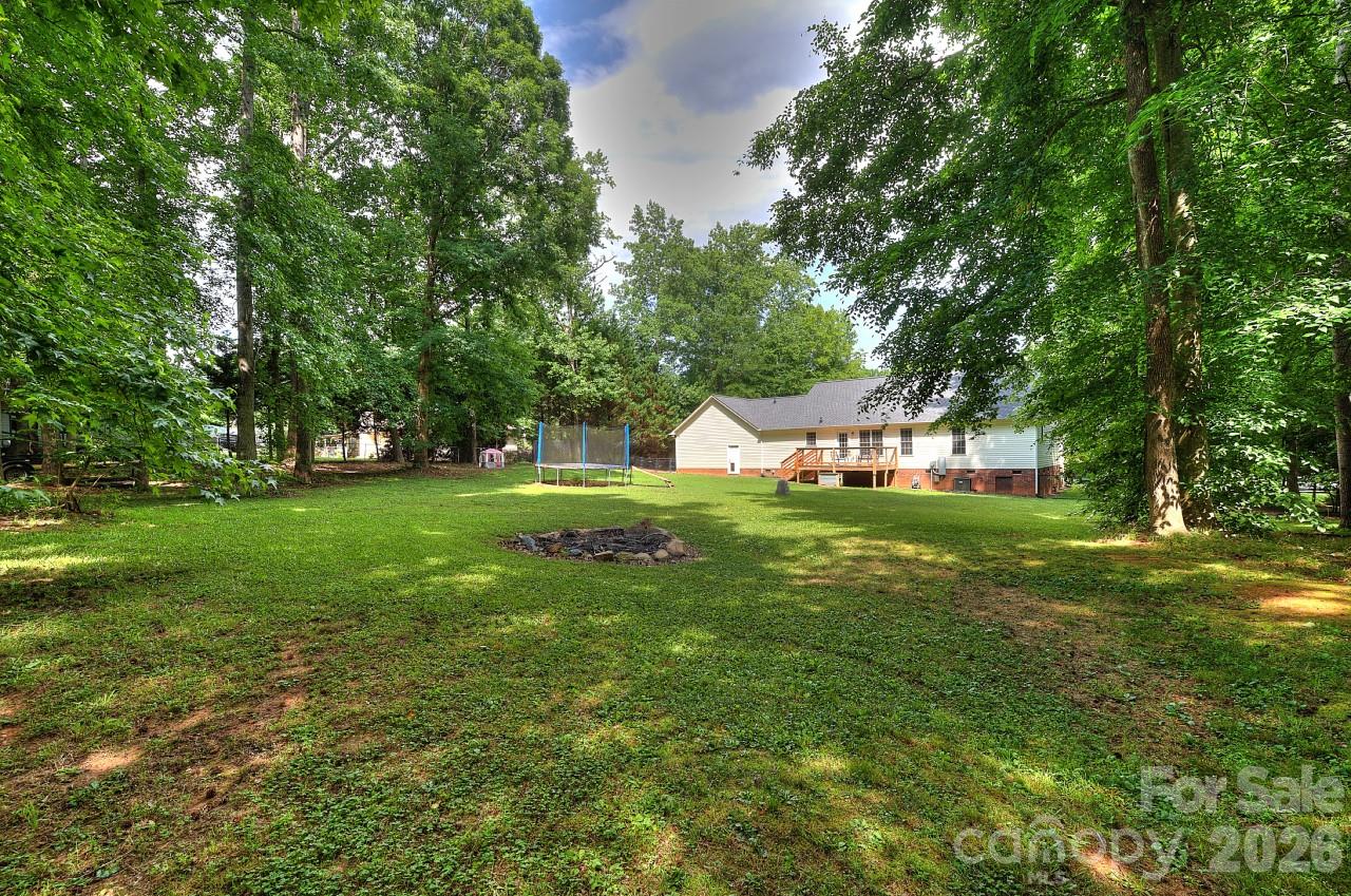 255 Tanager Drive — York