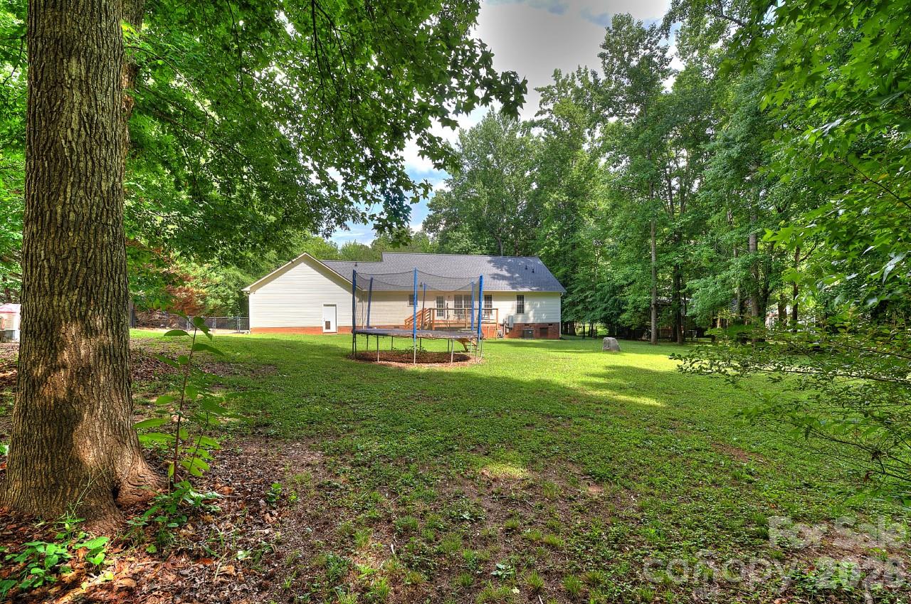 255 Tanager Drive — York