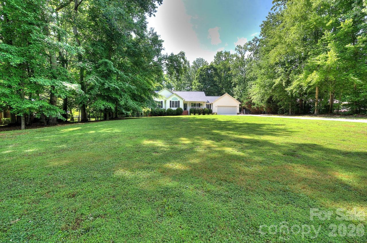 255 Tanager Drive — York