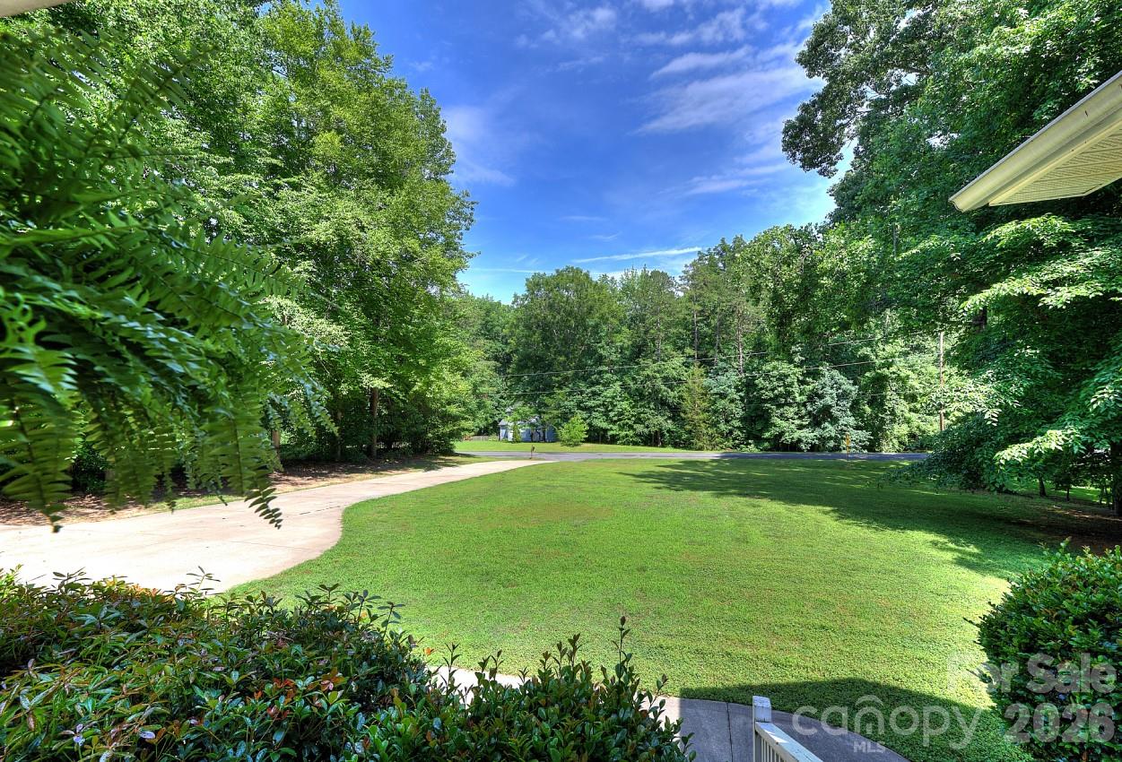 255 Tanager Drive — York