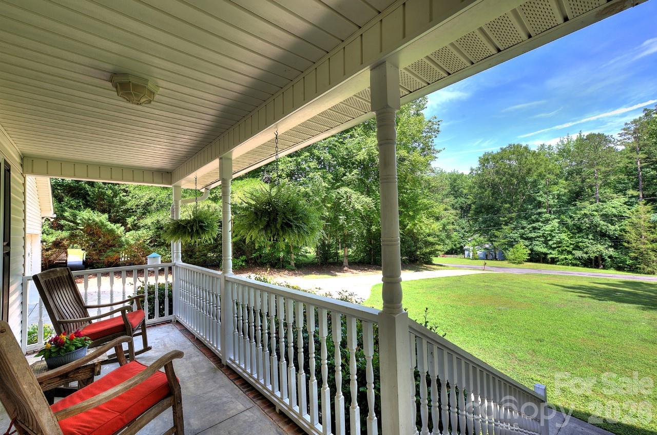 255 Tanager Drive — York