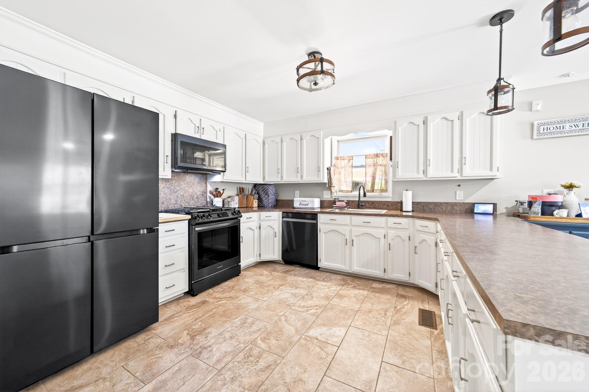 2402 Malotte Lane — Gastonia