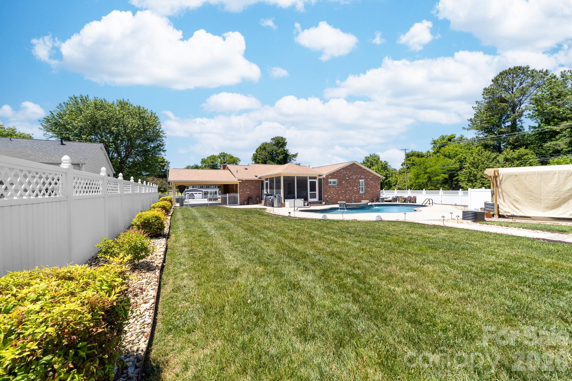 2402 Malotte Lane — Gastonia